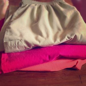 3 scrub bottoms, 2 scrub tops. Great condition.